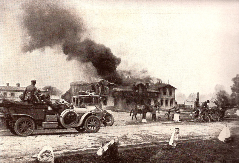 The burning railway station of Usdau in East Prussia, photo 1914 Der